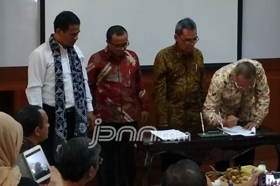 Fokus Holtikultura dan Perkebunan, Mentan-Dekan Pertanian Teken MoU - JPNN.COM