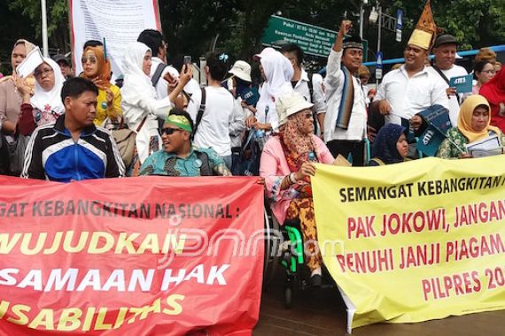 Dosen dan Penyandang Disabilitas Sama-sama Menagih Janji Jokowi - JPNN.COM