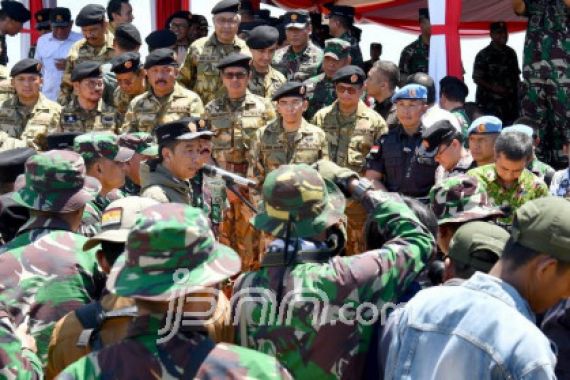 Presiden Jokowi Ingatkan Prajurit TNI Jaga Kepercayaan Publik - JPNN.COM