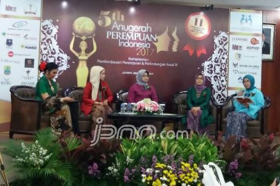 Menteri Yohana: Peran Perempuan Indonesia Tidak Diragukan Lagi - JPNN.COM