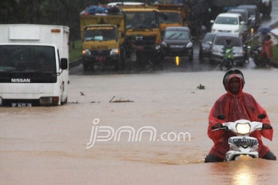 Hujan Deras Delapan Jam, Kota Batam Langsung Dikepung Banjir - JPNN.COM