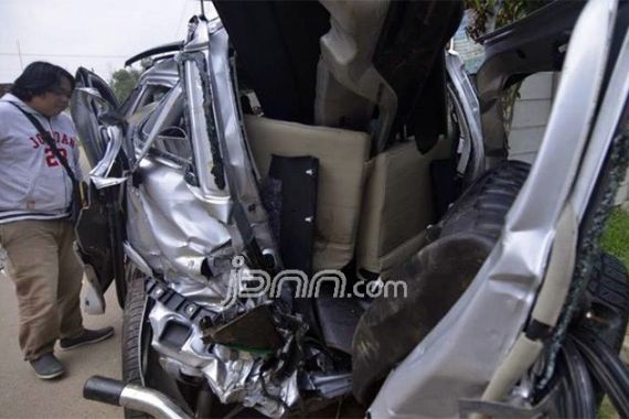 Nahas, Kereta Api Tabrak Mobil, 2 Pelajar Tewas, 7 Terluka - JPNN.COM