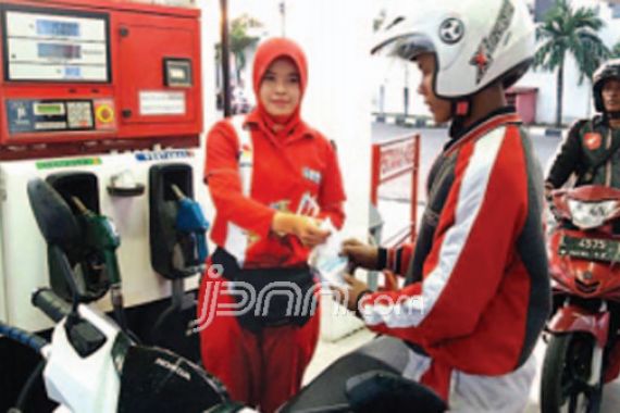 Berbagi Takjil Gratis dan Pelumas - JPNN.COM