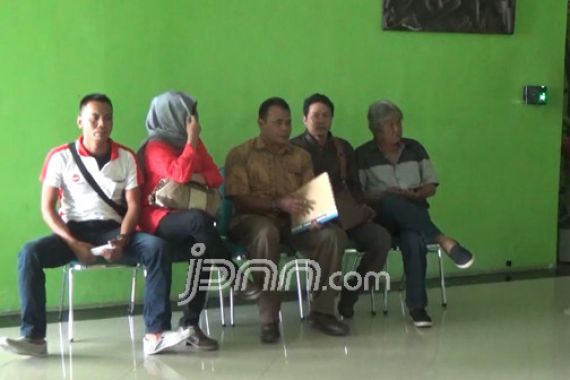 Wanita Bahenol ke Kantor Kemenag, Cari Pria yang Pernah Diajak Bercinta di Mobil - JPNN.COM