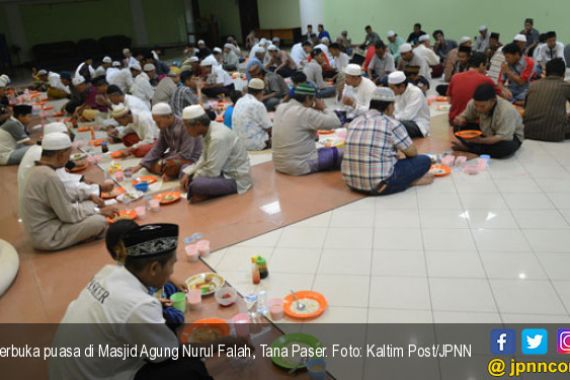Masjid Kebanggaan Warga Punya Menu Spesial untuk Berbuka - JPNN.COM
