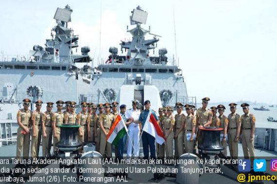 59 Taruna AAL Berkunjung ke Kapal Perang India - JPNN.COM