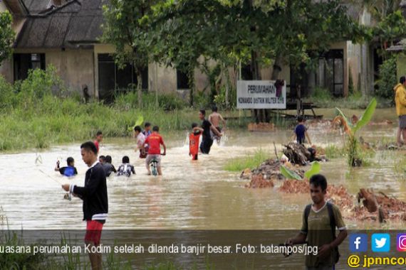 Hujan, Perumahan Kodim Mirip Danau dan Tempat Pemancingan - JPNN.COM