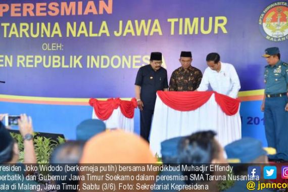 Resmikan SMA TN Nala, Jokowi Bicara Bonus Demografi - JPNN.COM