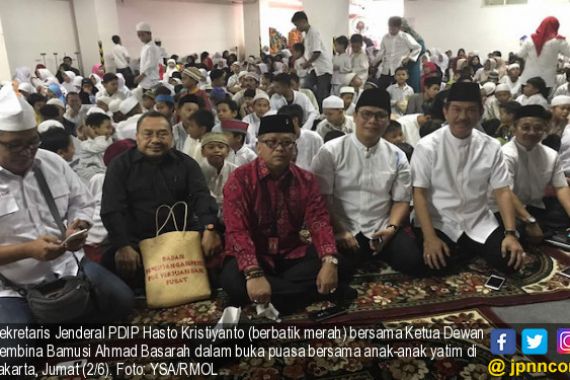 Ingat, Bung Karno Punya Jasa Besar Bagi Peradaban Islam - JPNN.COM