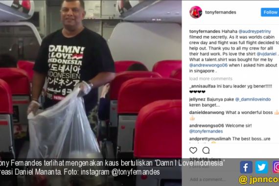 Wow, Alangkah Senangnya Bos AirAsia Pakai Kaus Damn I Love Indonesia - JPNN.COM