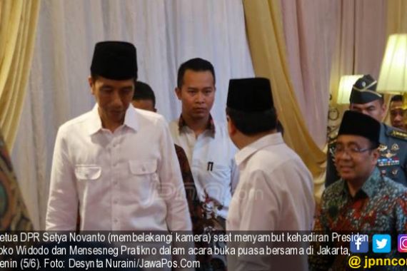 Gelar Bukbers Dihadiri Jokowi, Novanto Terlihat Happy - JPNN.COM