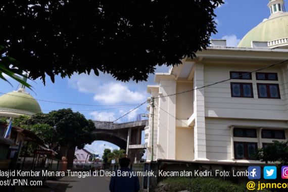 Sejarah Panjang Masjid Kembar Menara Tunggal di Desa Banyumulek - JPNN.COM