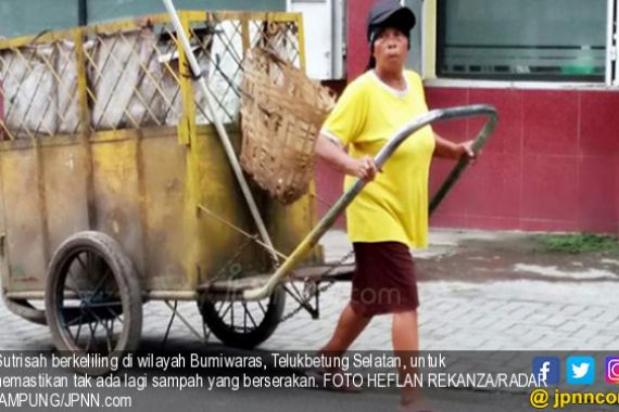  Kisah Inspirasi Petugas Kebersihan Sutrisah Bermimpi Naik Haji - JPNN.COM
