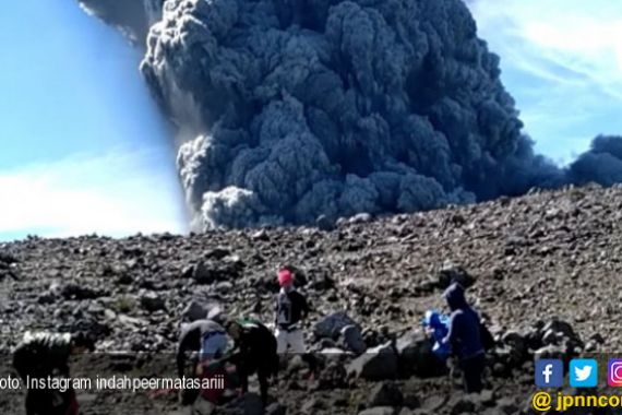Video Detik-Detik Gunung Marapi Meletus - JPNN.COM