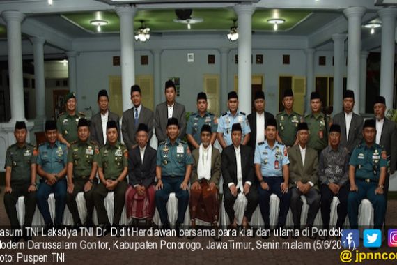 Panglima TNI: Kiai dan Ulama Ikut Berjuang Merebut Kemerdekaan Indonesia - JPNN.COM
