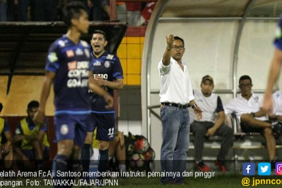 Arema FC Peringkat Delapan, Aji Santoso Mulai Digoyang - JPNN.COM