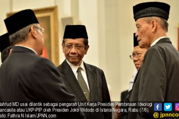 Disebut Layak Dampingi Jokowi, Prof Mahfud Menjawab Santai - JPNN.COM