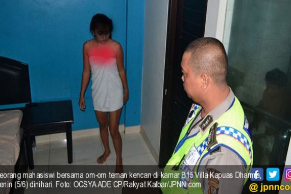 Mahasiswi Berhanduk Pucat saat Ketukan 6 Kali - JPNN.COM