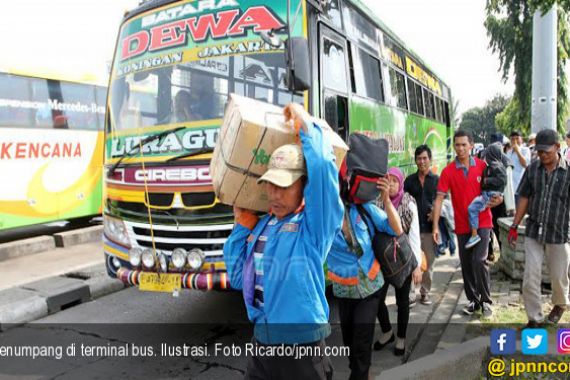 Arus Mudik, Ratusan Bus Cadangan Disiapkan di Terminal Bekasi - JPNN.COM