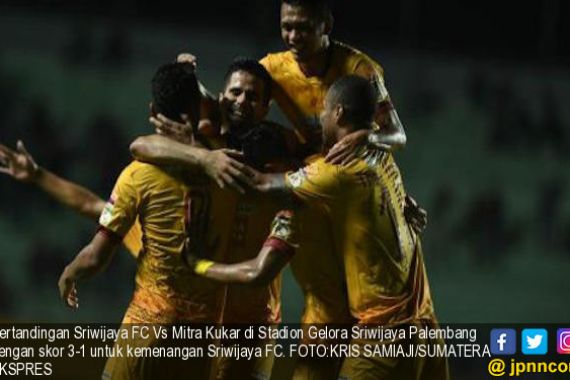 Para Pemain Sriwijaya FC Kecewa Ditinggal Pemain ke-12 - JPNN.COM