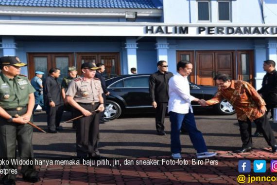 Pakai Jin dan Sneaker, Pak Jokowi Memang Gaul Banget - JPNN.COM