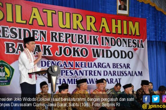 Jokowi: Insyaallah Secepatnya Pak Kiai, Kami Bangun 3 Lantai - JPNN.COM