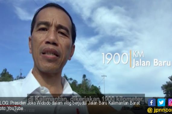 Pak Jokowi Nge-Vlog Lagi, Pamer Jalan di Kalimantan - JPNN.COM