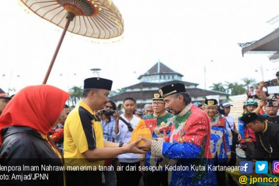 Menpora Ikuti Prosesi Penyerahan Tanah Air di Kutai Kartanegara - JPNN.COM