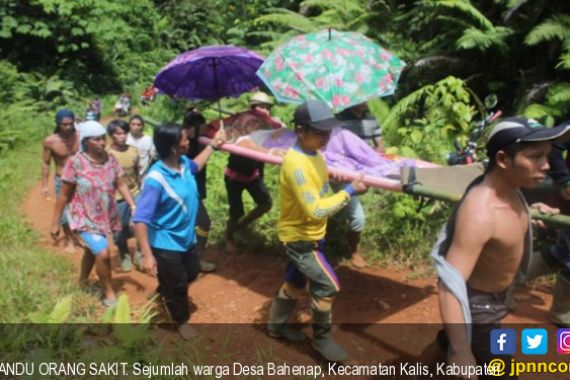 Potret Buram Kesehatan Indonesia, Nuryana Ditandu Puluhan Kilometer - JPNN.COM