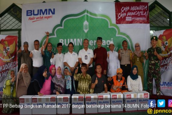 PT PP Berbagi Bingkisan Ramadan di 5 Masjid Jabodetabek - JPNN.COM