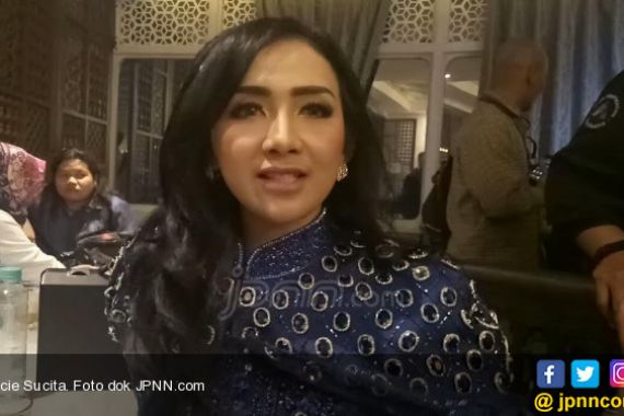 Pedangdut Ini Nangis Pernah Disawer Seribu - JPNN.COM