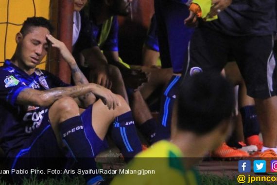 Cedera saat Latihan, Marquee Player Arema FC Menangis - JPNN.COM