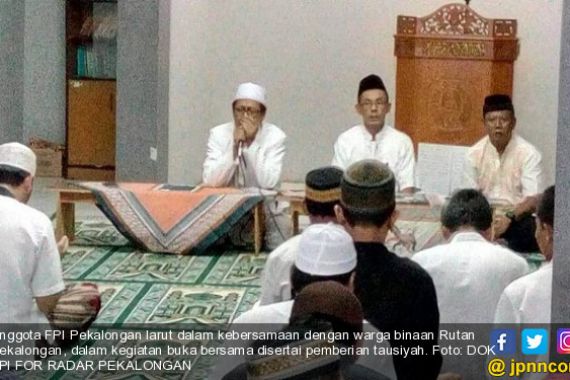 Jelang Maghrib, Puluhan Anggota FPI Masuk Rutan - JPNN.COM