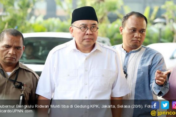 Resmi, Gubernur Bengkulu dan Istrinya Jadi Tersangka Penerima Suap - JPNN.COM
