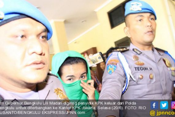 Gubernur Bengkulu dan Istrinya Ditangkap, KPK Sita Uang Suap - JPNN.COM