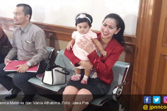 Venna Melinda Resmi Jadi Ibu Bayi Telantar Vania Athabina - JPNN.COM