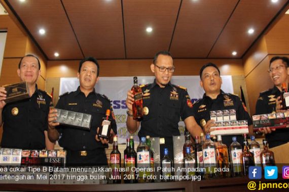 Bea Cukai Batam Amankan Jutaan Batang Rokok Tanpa Cukai - JPNN.COM