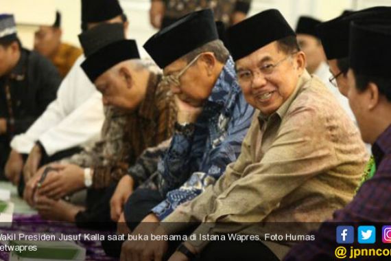 Usai Salat di Istiqlal, JK Dampingi Jokowi Open House - JPNN.COM