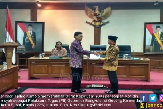 Mendagri Tetapkan Rohidin Sebagai Plt Gubernur Bengkulu - JPNN.COM