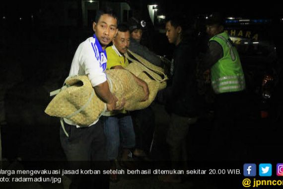 Ngabuburit Berujung Duka, Kakak-Adik Tewas Tenggelam di Sungai Setren - JPNN.COM