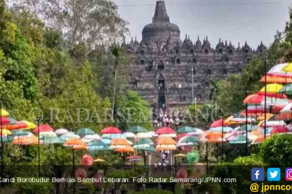  Candi Borobudur Berhias Sambut Lebaran - JPNN.COM