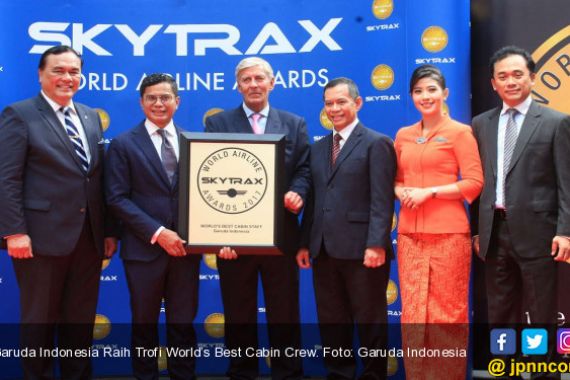 Garuda Indonesia Raih Trofi World’s Best Cabin Crew - JPNN.COM