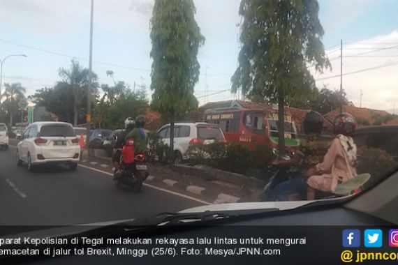Urai Kemacetan di Brexit, Polisi Terapkan Contra Flow di Tegal - JPNN.COM