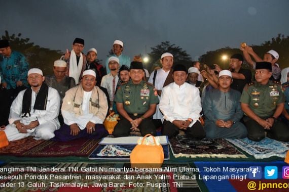 Ulama Sepuh Ajak Umat Islam Ikuti Aksi Kasih Sayang TNI 171717 - JPNN.COM