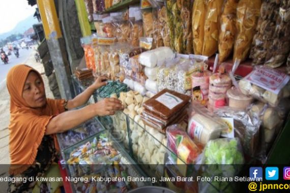 Gara-Gara Tol Cipali, Omset Pedagang Oleh-Oleh di Jalan Nagreg Turun - JPNN.COM