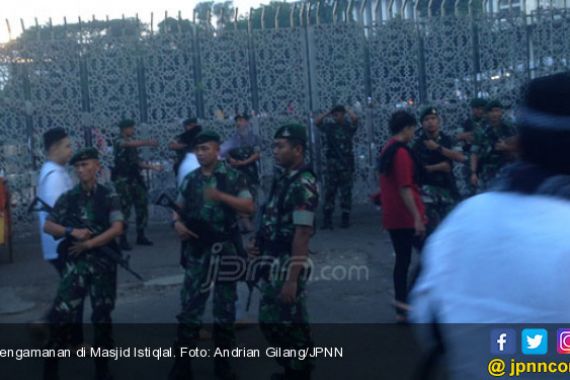 Polri, TNI, dan Paspampres Perketat Pengamanan Masjid Istiqlal - JPNN.COM