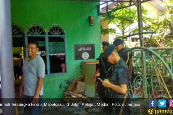 Percetakan Buku Berlogo ISIS di Rumah Penyerang Mapolda Sumut Digerebek Polisi - JPNN.COM