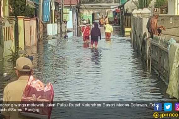 Rumah Diterjang Banjir, Ribuan Warga di Medan Tunda Rayakan Idulfitri - JPNN.COM