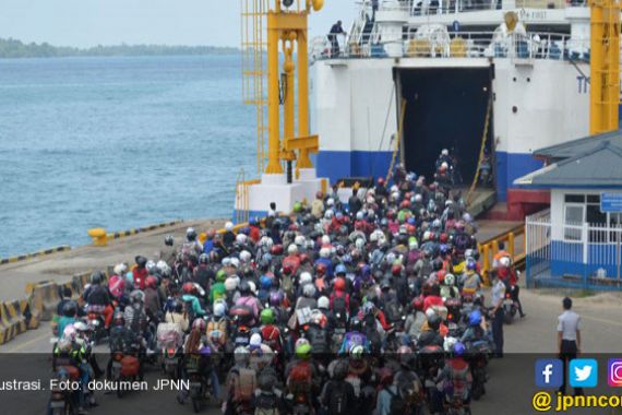 Pemudik Masih Lintasi Jalintim Sumatera di Hari Perayaan Idulfitri - JPNN.COM