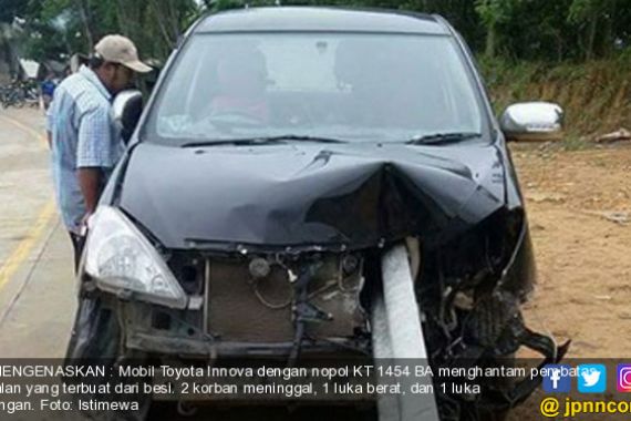 Mudik Berdarah! Besi Tembus Mobil, 2 Penumpang Tewas - JPNN.COM